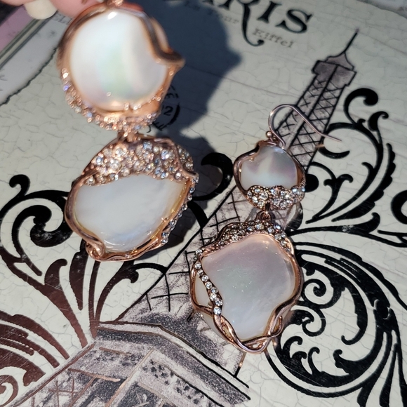 De Buman 18K Gold Plated Mother of Pearl Earrings - Picture 8 of 11